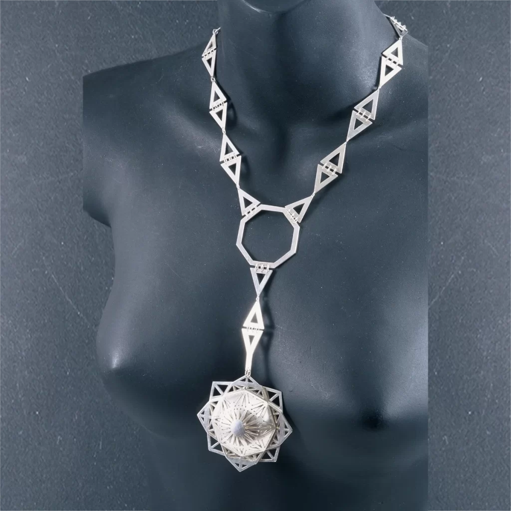 two scents amulet